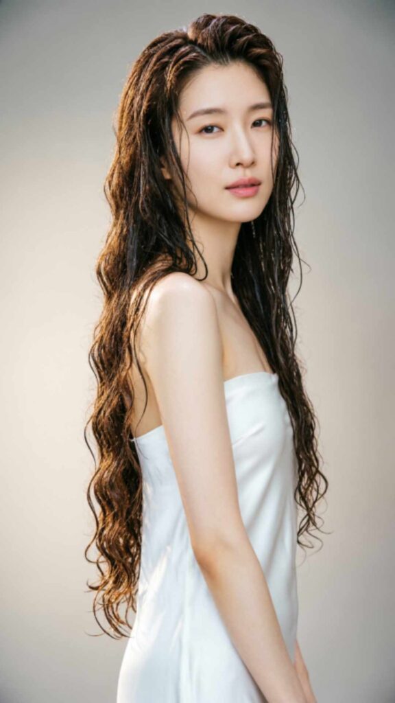 Wet Wavy Hair with Volume Crown