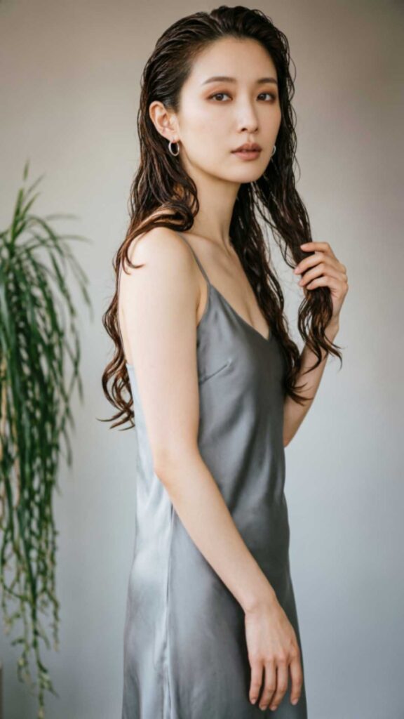 Wet Wavy Ponytail Style